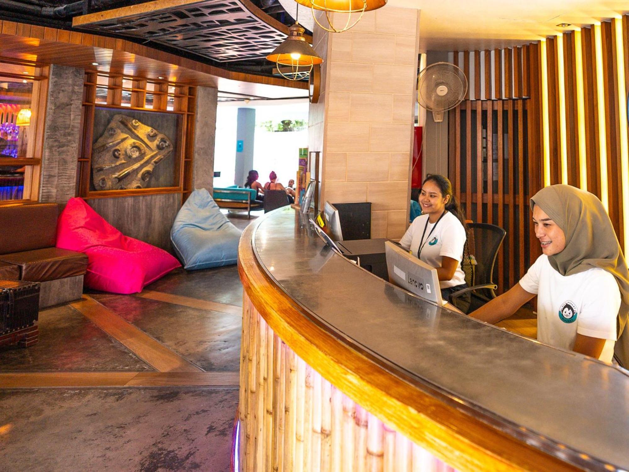 Mad Monkey Phuket Hostel Patong Exterior photo