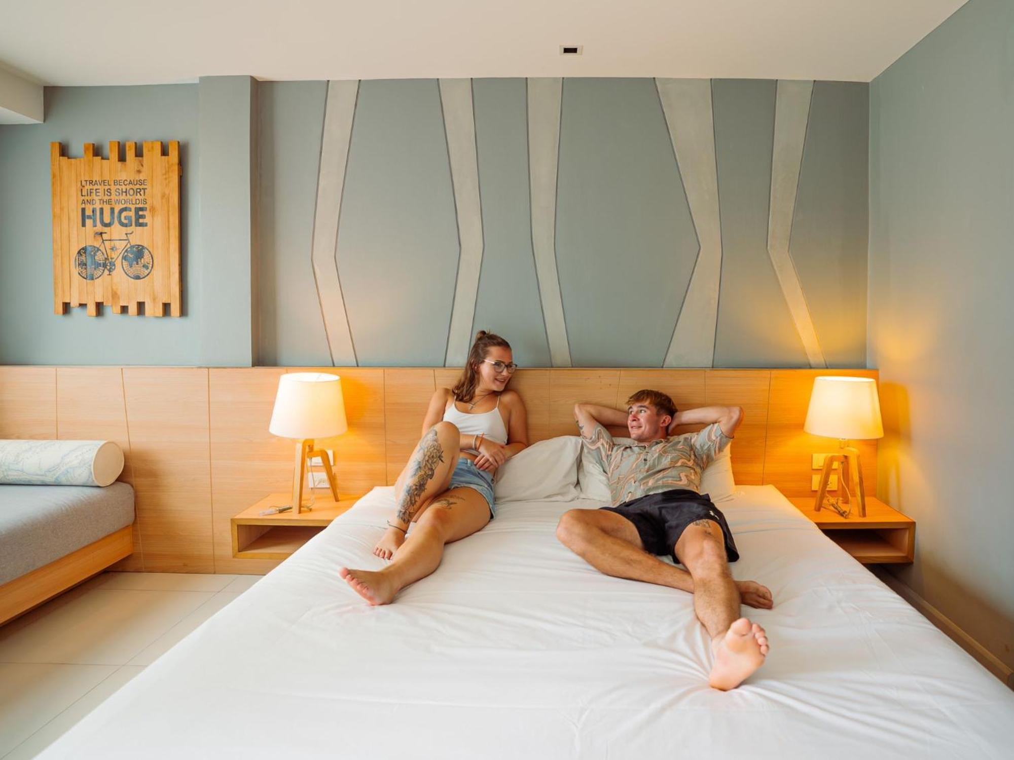 Mad Monkey Phuket Hostel Patong Exterior photo