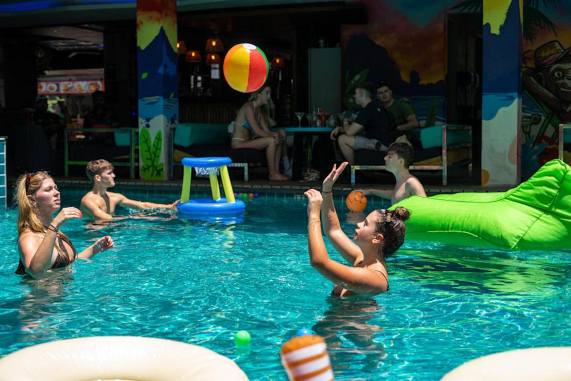 Mad Monkey Phuket Hostel Patong Exterior photo